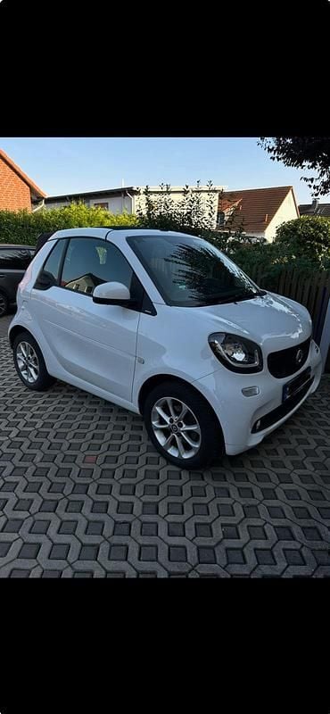 Weiß Gebraucht 2019 Smart ForTwo Cabrio Passion Cabrio | 11.900 € (Guter Preis) - Bild 1/4