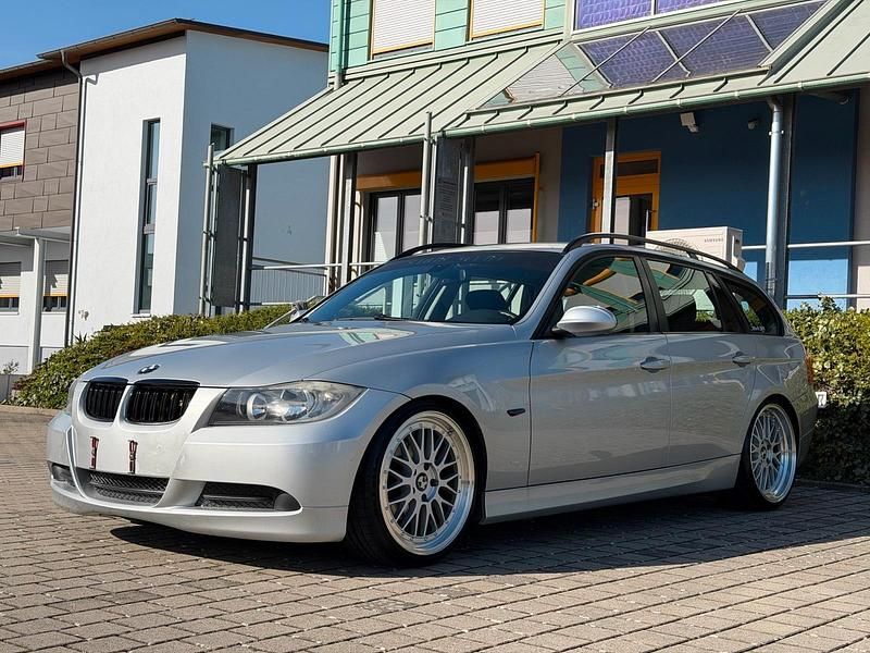 Gebraucht BMW 318 129 PS (94 kW) 2007 Silber Kombi