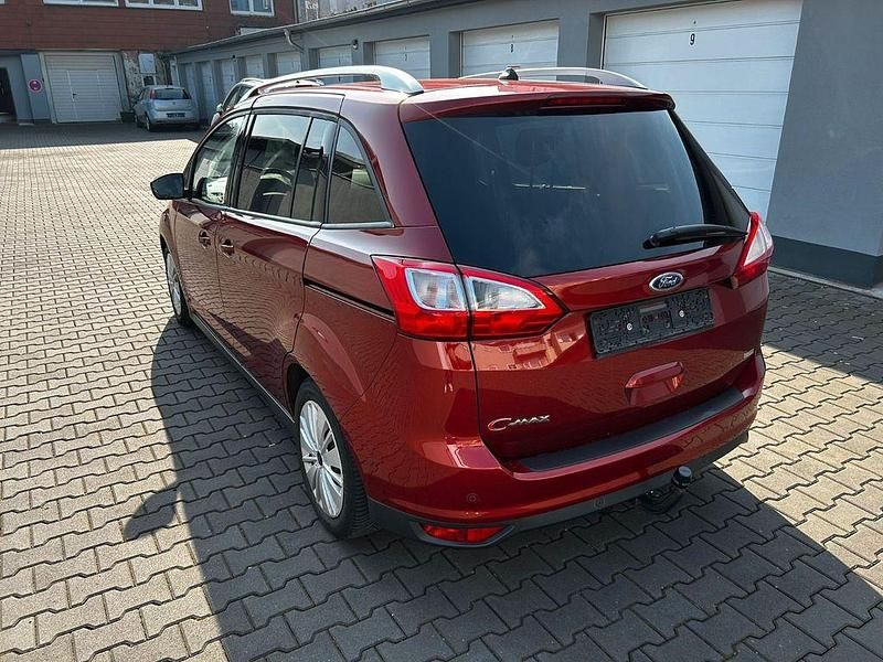 Gebraucht Ford Grand C-Max 150 PS (110 kW) 2017 Rot Van / Kleinbus