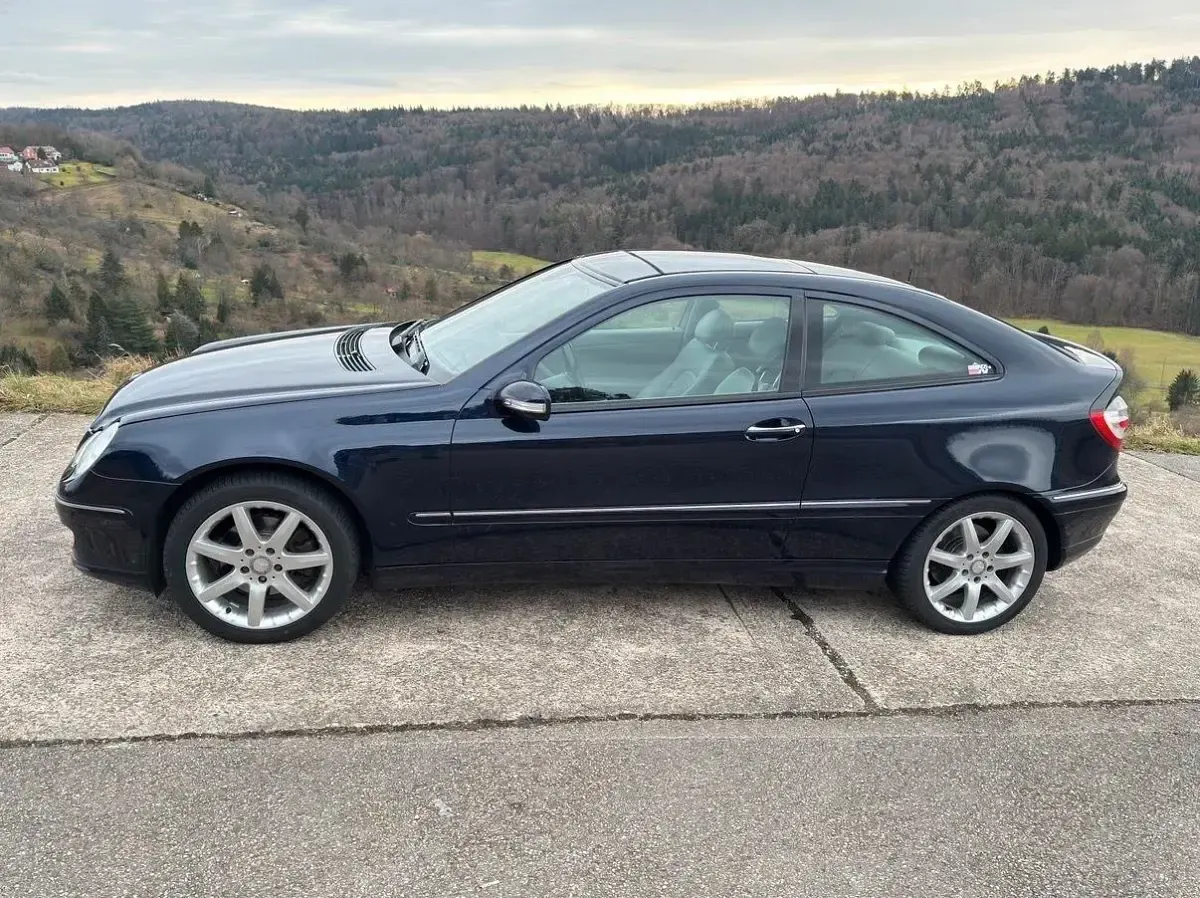 Gebraucht Mercedes C230 Sport Edition 204 PS (150 kW) 2007 Blau Coupé
