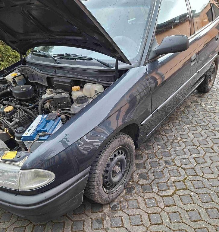 Gebraucht Opel Astra 75 PS (55 kW) 1997 Schwarz Limousine