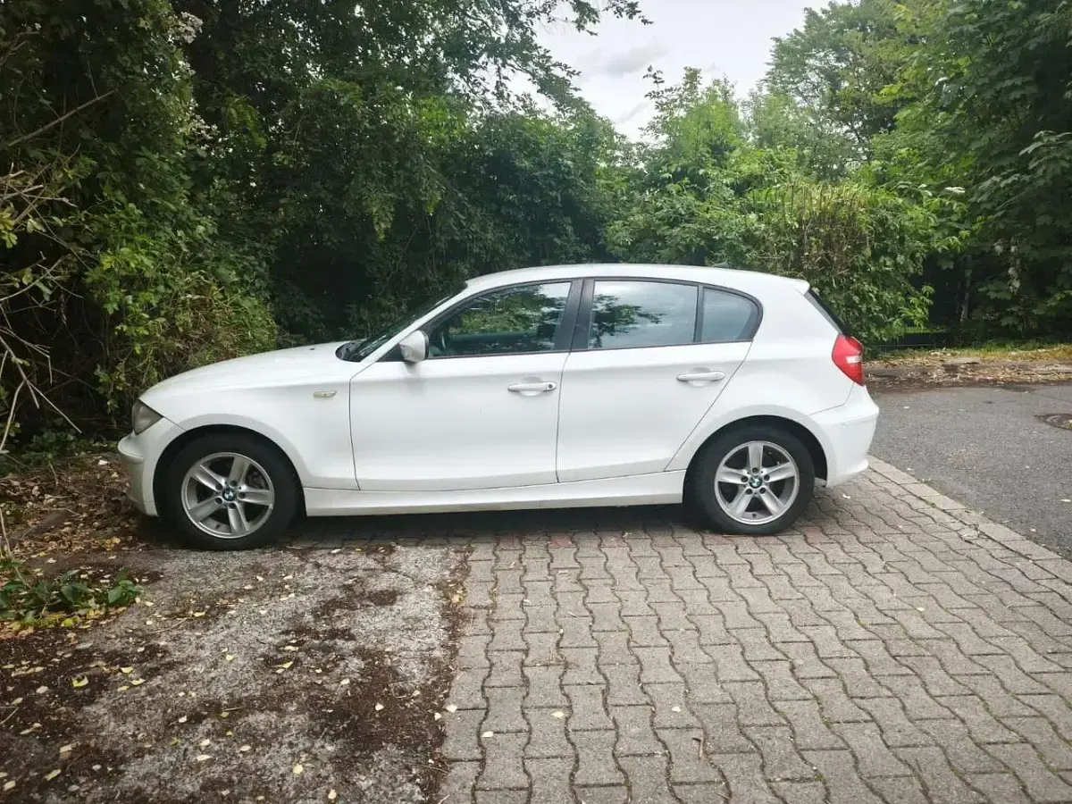 Gebraucht BMW 116 Lifestyle 122 PS (89 kW) 2010 Weiß Kleinwagen