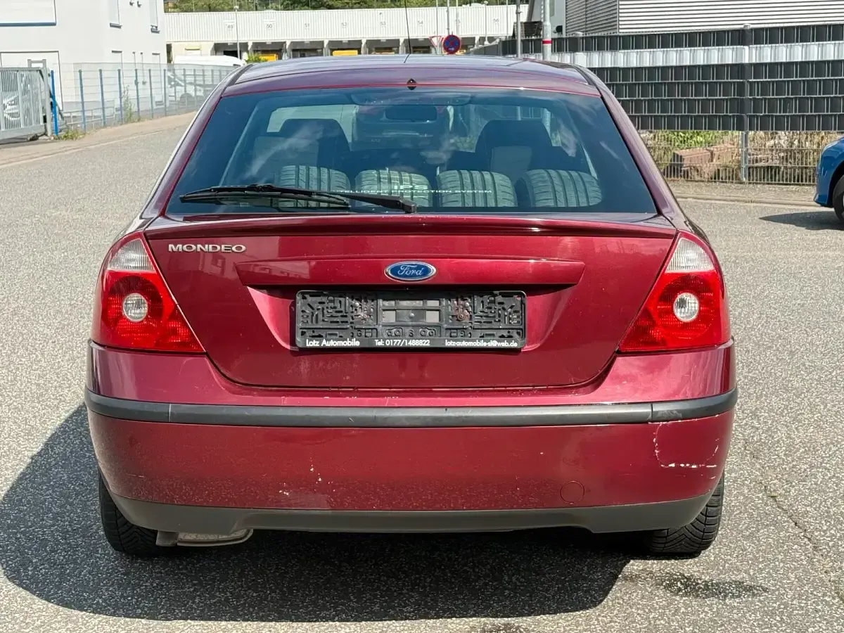 Gebraucht Ford Mondeo 110 PS (80 kW) 2003 Rot Limousine