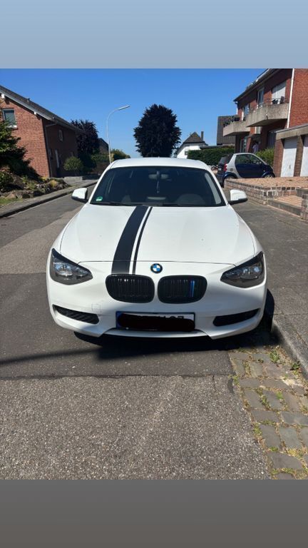 Weiß Gebraucht 2014 BMW 116 Sport Line Kleinwagen | 10.750 € (Teuer) - Bild 1/4