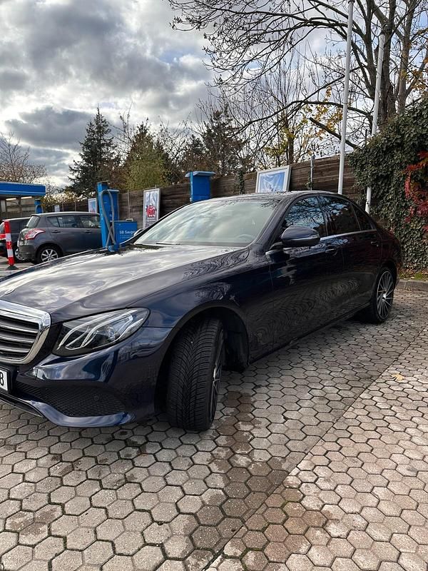 Gebraucht Mercedes E220 194 PS (142 kW) 2016 Blau Limousine