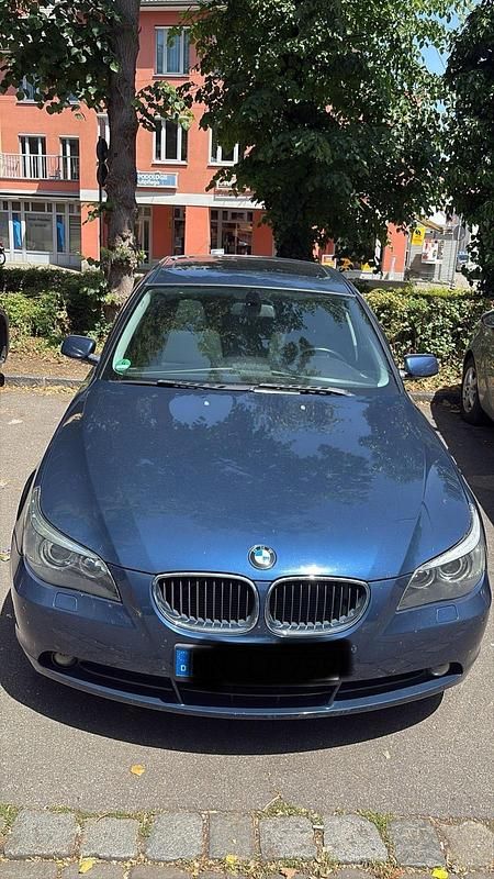 Blau Gebraucht 2005 BMW 523 Limousine | 2.400 € (Superpreis) - Bild 1/4