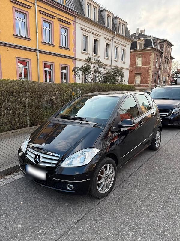 Gebraucht Mercedes A180 109 PS (80 kW) 2011 Schwarz Limousine