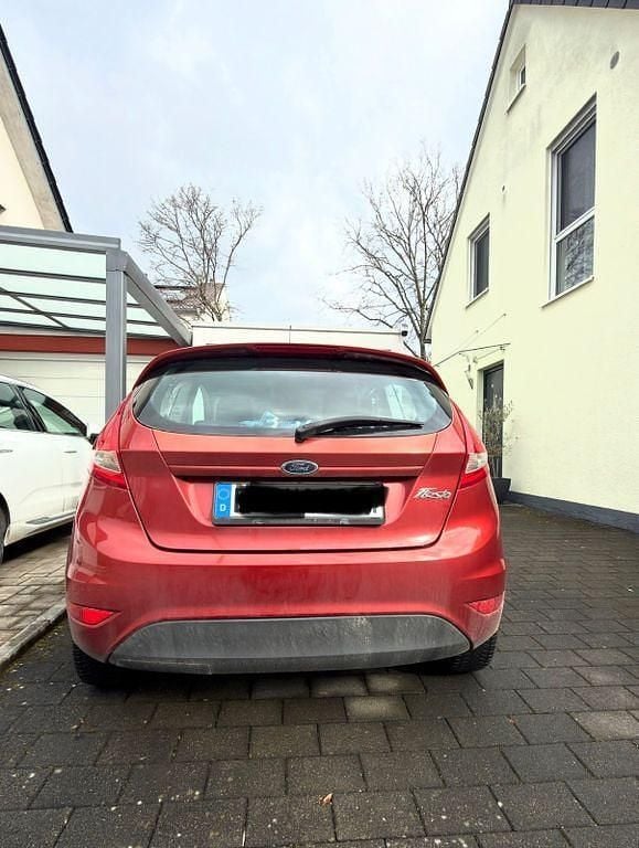 Gebraucht Ford Fiesta Ambiente 60 PS (44 kW) 2009 Rot Kleinwagen