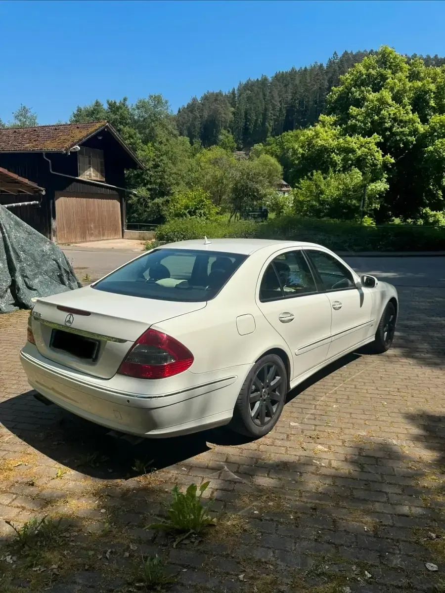 Gebraucht Mercedes E280 Elegance 190 PS (139 kW) 2006 Weiß Limousine
