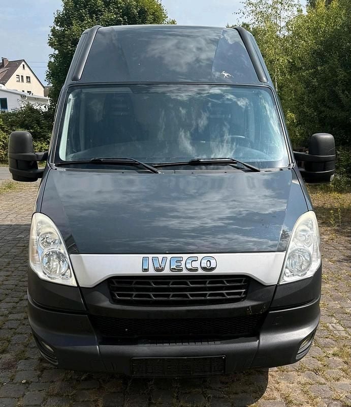 Grau Gebraucht 2014 Iveco Daily Van / Kleinbus | 8.900 € (Fairer Preis) - Bild 1/4