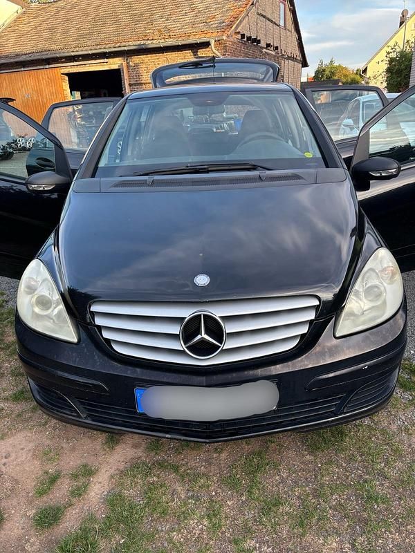 Schwarz Gebraucht 2007 Mercedes B180 Van / Kleinbus | 700 € (Fairer Preis) - Bild 1/4