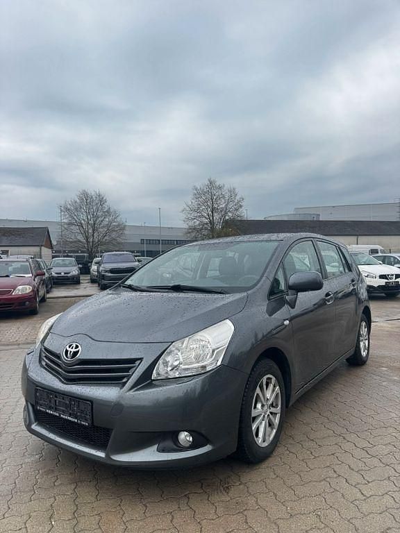 Gebraucht Toyota Verso Executive 147 PS (108 kW) 2011 Grau Van / Kleinbus