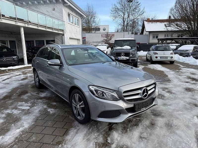 Silber Gebraucht 2015 Mercedes C250 Limousine | 17.900 € (Guter Preis) - Bild 1/4
