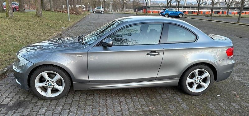 Gebraucht BMW 120 Coupé Sport Line 177 PS (130 kW) 2012 Grau Coupé