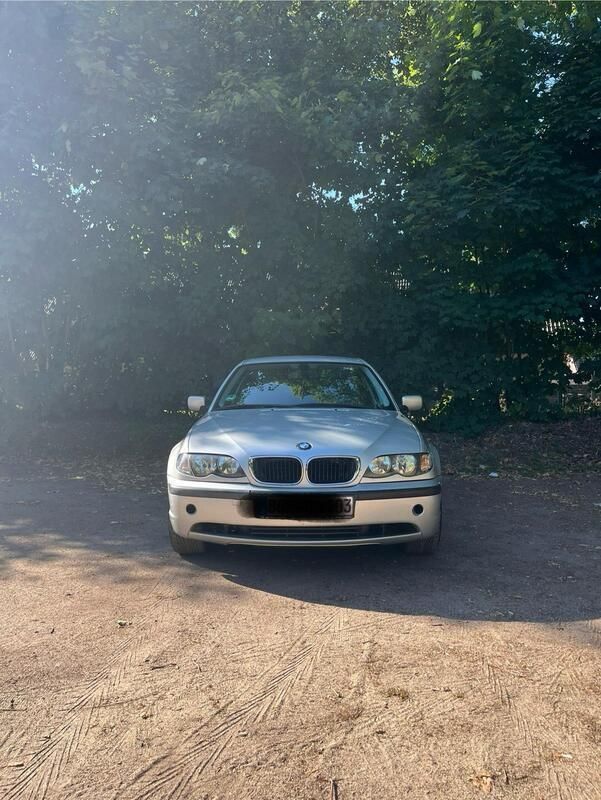 Silber Gebraucht 2004 BMW 318 Limousine | 1.100 € (Guter Preis) - Bild 1/4