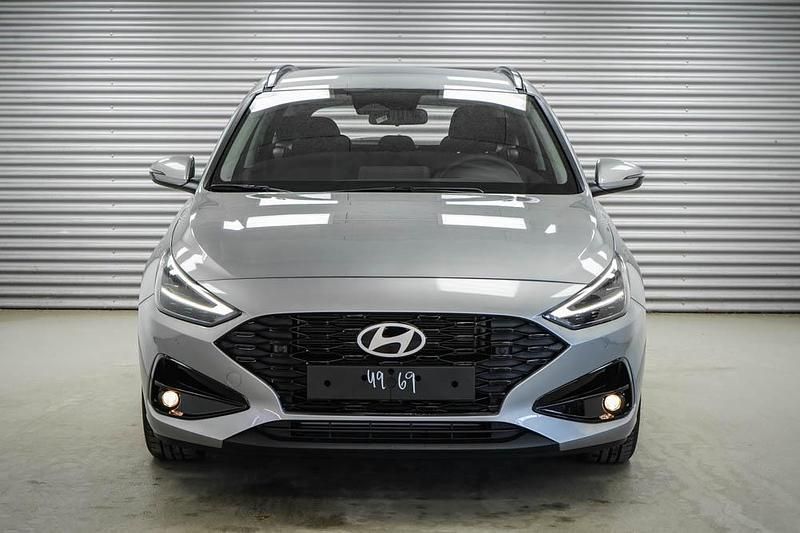 Neu Hyundai i30 2026 Shimmering silver metallic () Kombi