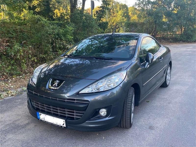 Grau Gebraucht 2013 Peugeot 207 CC Allure Cabrio | 6.950 € (Fairer Preis) - Bild 1/4