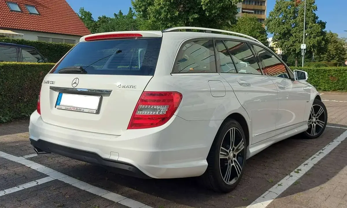 Gebraucht Mercedes C220 Avantgarde Edition 170 PS (125 kW) 2013 Weiß Kombi