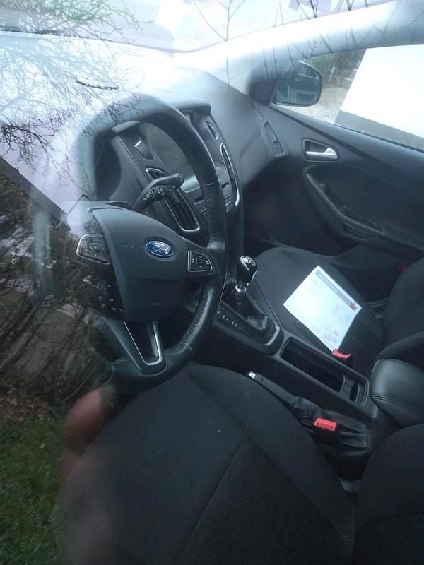 Gebraucht Ford Focus 95 PS (69 kW) 2016 Blau Kombi