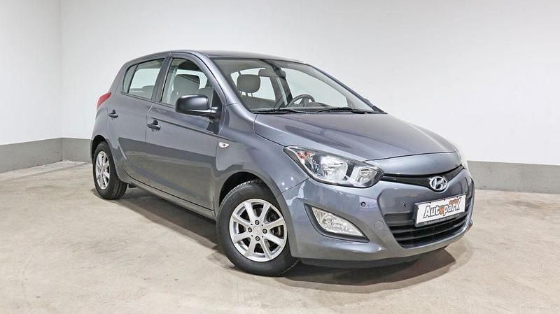 Gebraucht Hyundai i20 Classic 86 PS (63 kW) 2014 Grau Kleinwagen