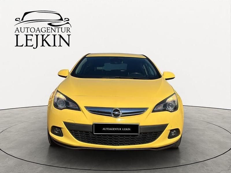 Gebraucht Opel Astra GTC Edition 179 PS (131 kW) 2012 Gelb Limousine