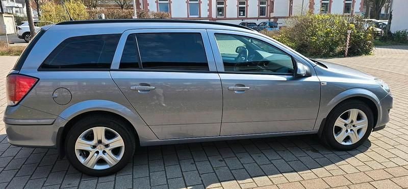 Gebraucht Opel Astra Selection 116 PS (85 kW) 2009 Grau Kombi