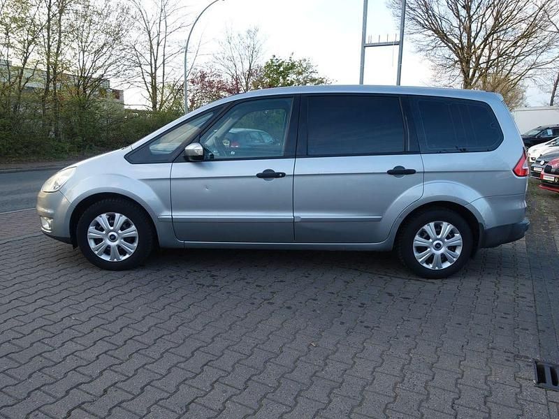 Gebraucht Ford Galaxy Ambiente 131 PS (96 kW) 2007 Silber Van / Kleinbus