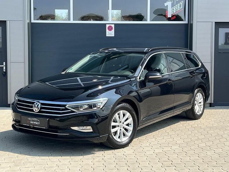 Schwarz Gebraucht 2020 VW Passat Kombi | 17.400 € (Fairer Preis) - Bild 1/4