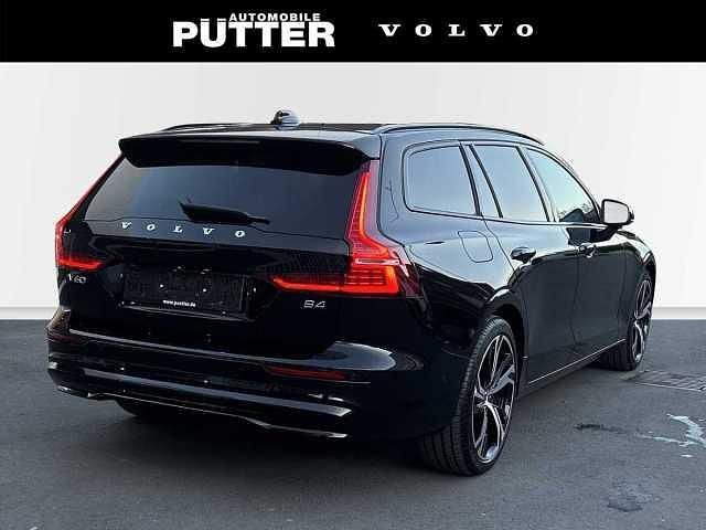 Gebraucht Volvo V60 145 PS (106 kW) 2025 Kombi