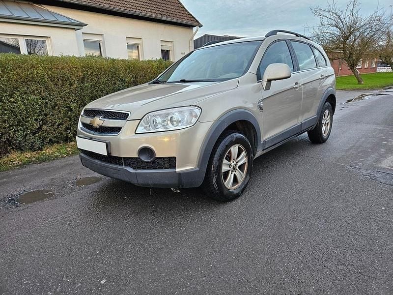 Beige Gebraucht 2011 Chevrolet Captiva LS SUV | 1.100 € - Bild 1/4