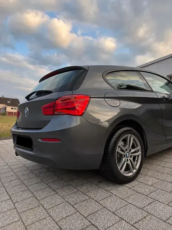 Gebraucht BMW 116 Advantage 109 PS (80 kW) 2018 Grau Kleinwagen