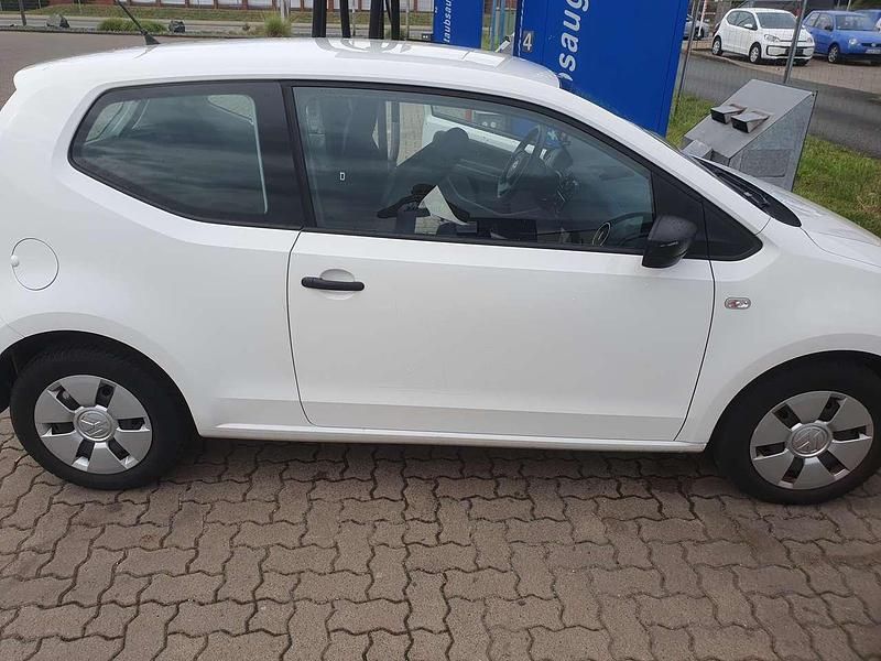 Weiß Gebraucht 2012 VW up! take up! Kleinwagen | 3.700 € - Bild 1/4