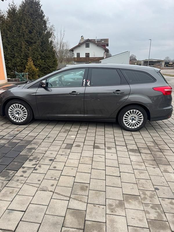 Gebraucht Ford Focus 125 PS (91 kW) 2015 Grau Kombi