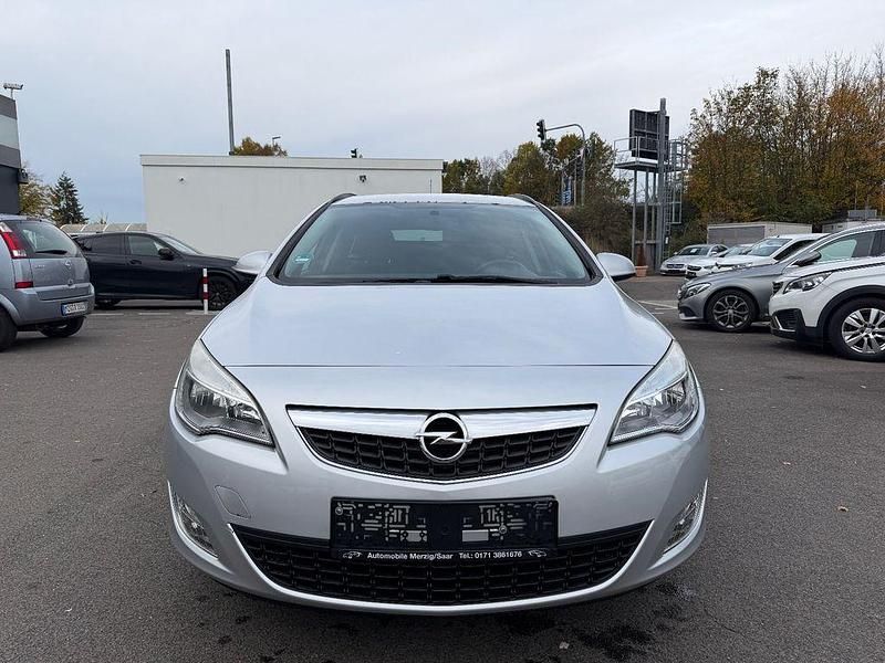 Silber Gebraucht 2011 Opel Astra Design Edition Kombi | 3.999 € (Guter Preis) - Bild 1/4