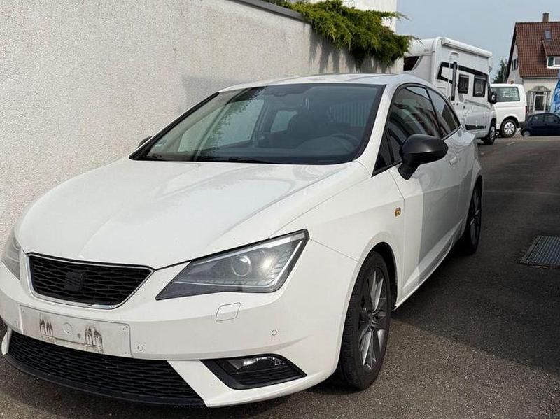 Weiß Gebraucht 2014 Seat Ibiza SC I-Tech Kleinwagen | 4.999 € (Fairer Preis) - Bild 1/4