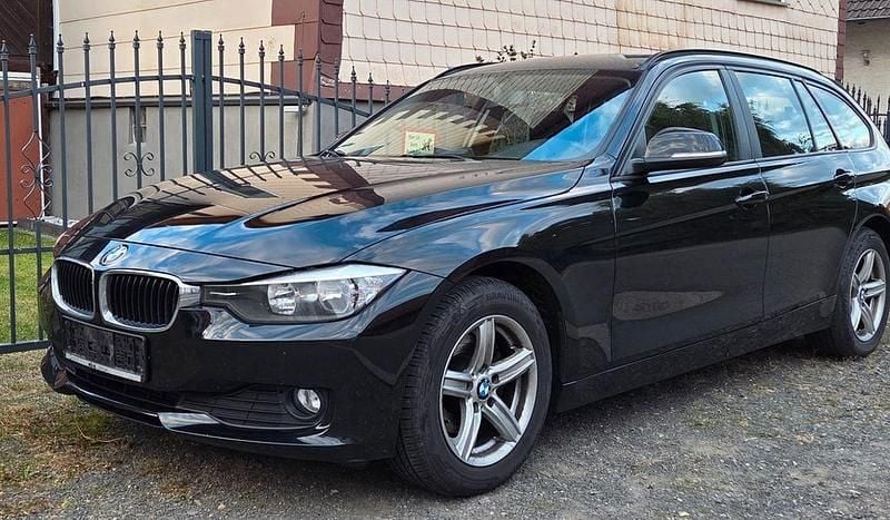 Schwarz Gebraucht 2013 BMW 316 Kombi | 9.200 € (Fairer Preis) - Bild 1/4