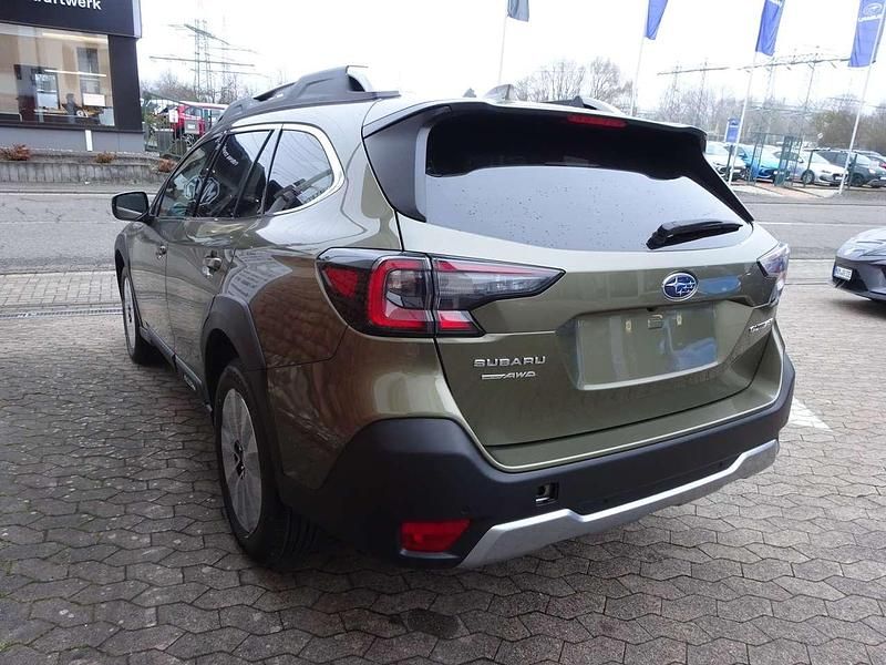 Neu Subaru Outback Platinum 169 PS (124 kW) 2025 Autumn green Kombi