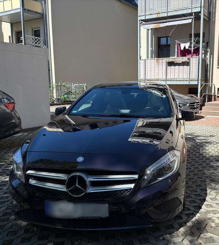 Violett Gebraucht 2013 Mercedes A180 AMG line Limousine | 16.800 € (Fairer Preis) - Bild 1/4