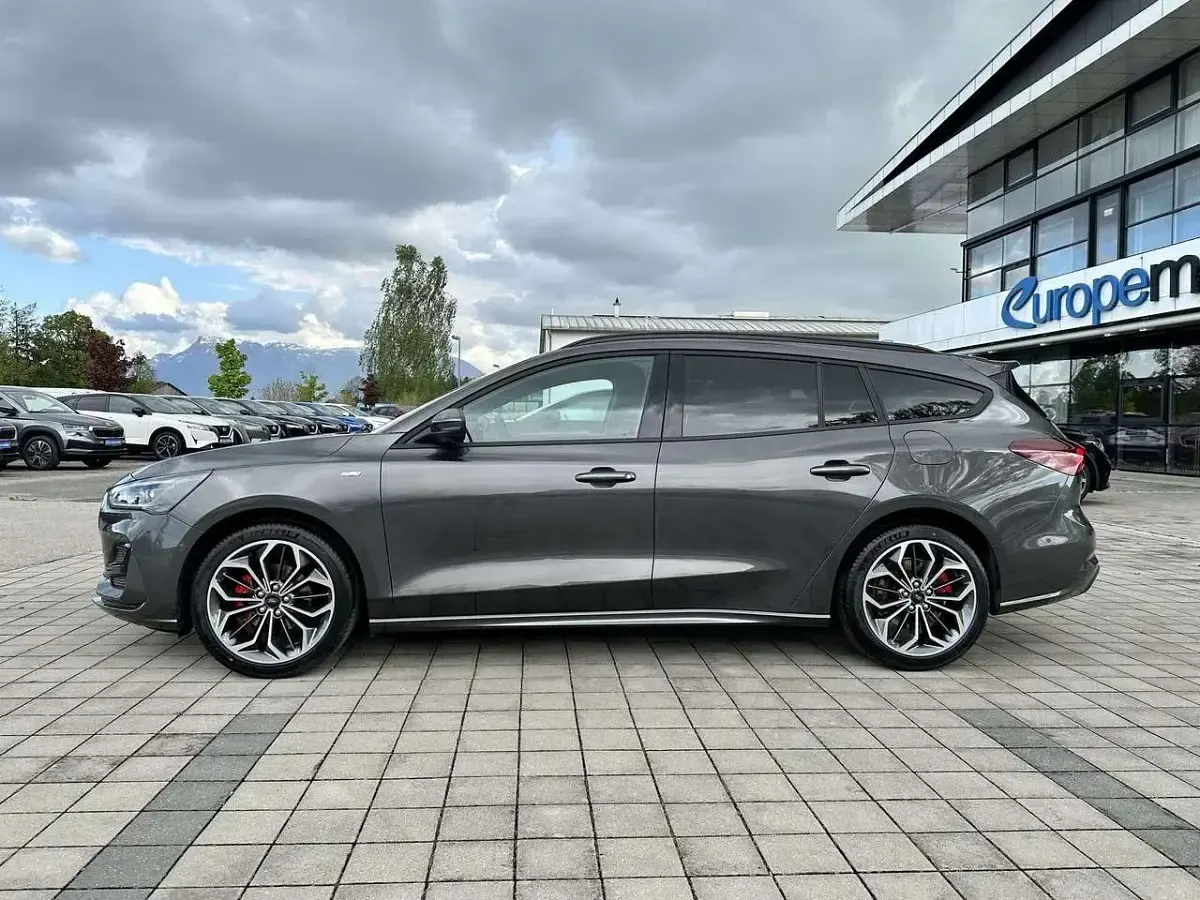 Gebraucht Ford Focus ST-Line X 155 PS (114 kW) 2023 Magnetic metallic Kombi