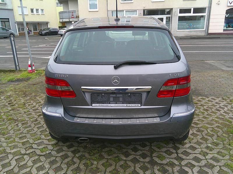 Gebraucht Mercedes B180 109 PS (80 kW) 2009 Grau Van / Kleinbus