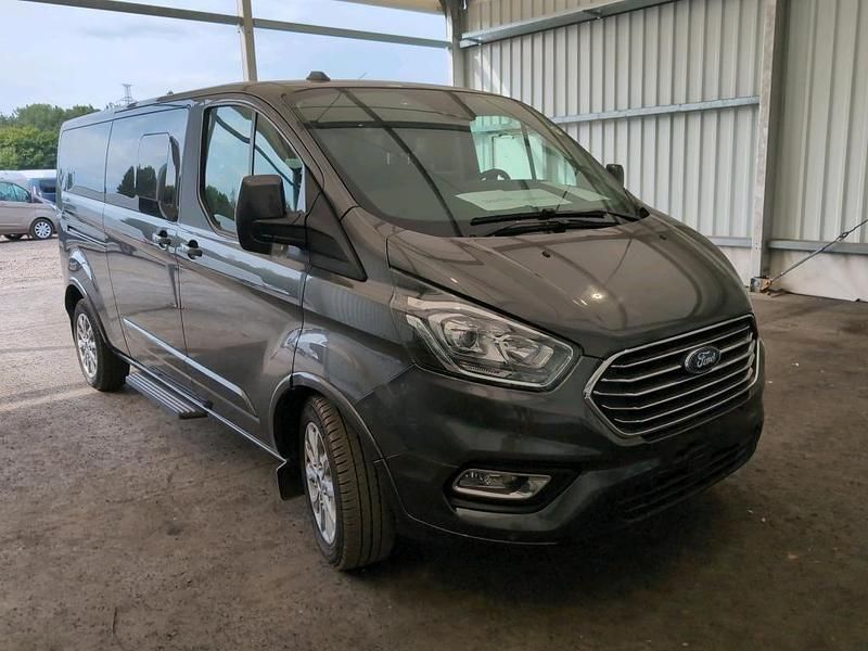 Magneticgrau (metallic) Gebraucht 2023 Ford Tourneo Custom Titanium X Van | 37.885 € (Superpreis) - Bild 1/4