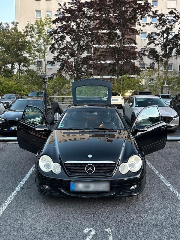 Schwarz Gebraucht 2004 Mercedes C230 Coupé | 3.000 € (Fairer Preis) - Bild 1/4