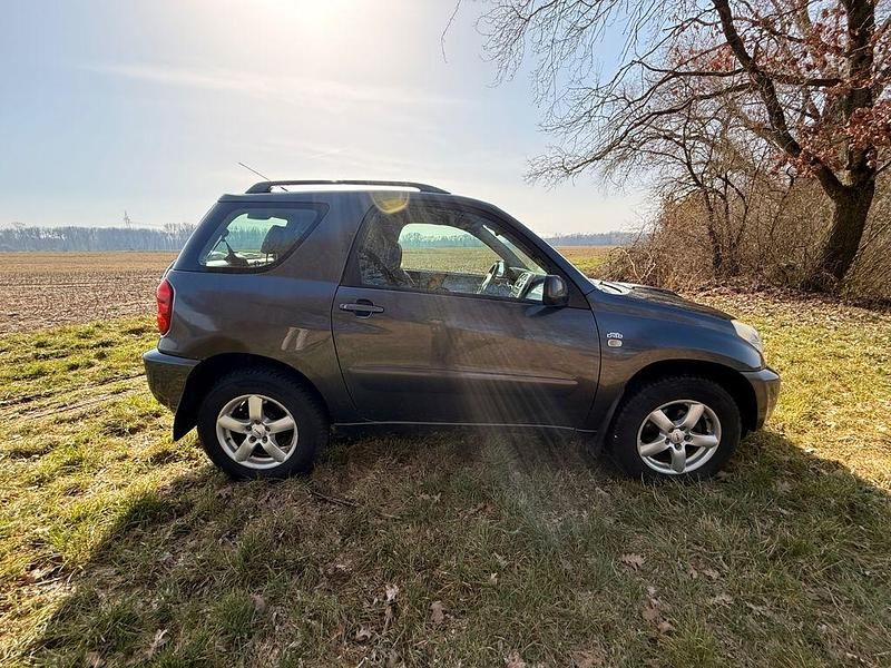 Gebraucht Toyota RAV4 116 PS (85 kW) 2005 Grau SUV