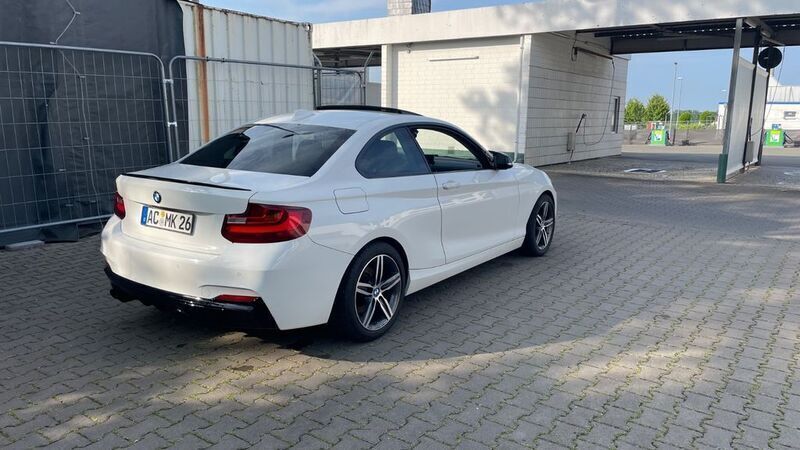Weiß Gebraucht 2014 BMW 220 M Sport Coupé | 13.899 € (Teuer) - Bild 1/4