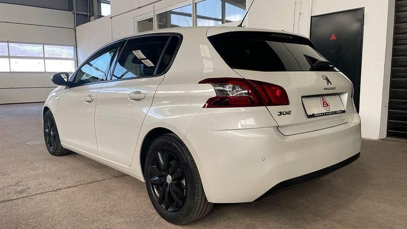 Gebraucht Peugeot 308 Style 131 PS (96 kW) 2021 Weiß Limousine