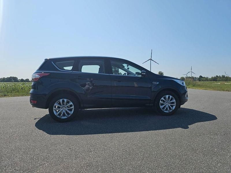 Gebraucht Ford Kuga Trend 120 PS (88 kW) 2019 Blau SUV