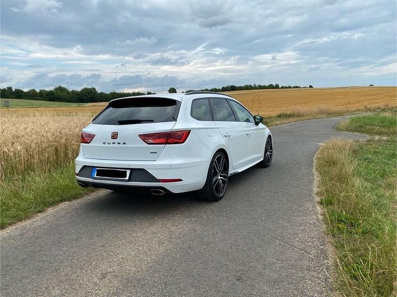Gebraucht Seat Leon 4Drive 300 PS (220 kW) 2019 Weiß Limousine