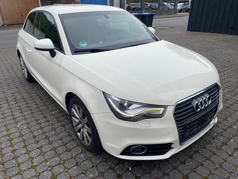 Gebraucht Audi A1 Attraction 105 PS (77 kW) 2010 Weiß Kleinwagen