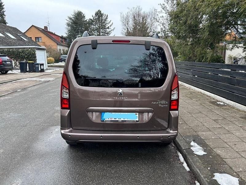 Gebraucht Peugeot Partner Tepee Allure 120 PS (88 kW) 2015 Braun Van / Kleinbus