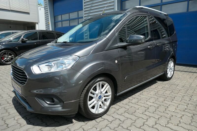 Magneticgrau Gebraucht 2022 Ford Tourneo Courier Titanium Van / Kleinbus | 18.450 € (Fairer Preis) - Bild 1/4